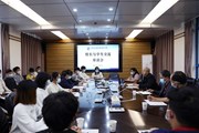 学校举行校长与学生面对面交流座谈会