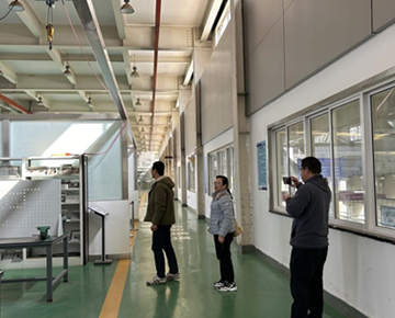 民航技术产业学院开学前实训室安全检查
